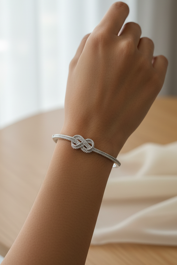 Infinity Knot Centerpiece (Free Size)