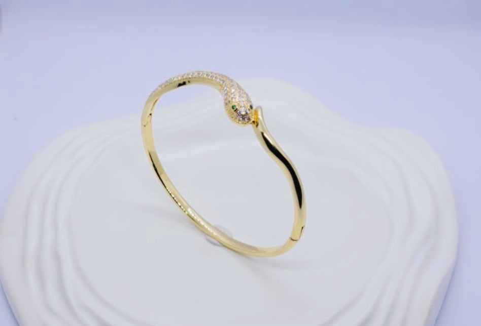 Golden Snake Diamond Bangle Bracelet (FREE SIZE)