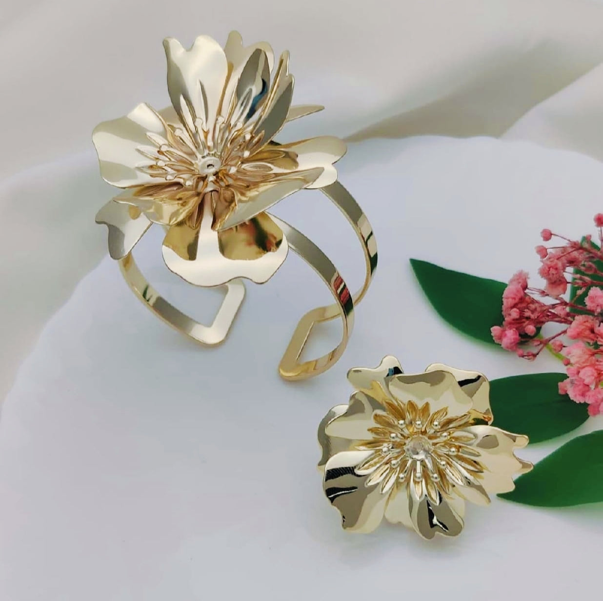 Golden Drama Duo Bangle Bracelet (FREE SIZE)