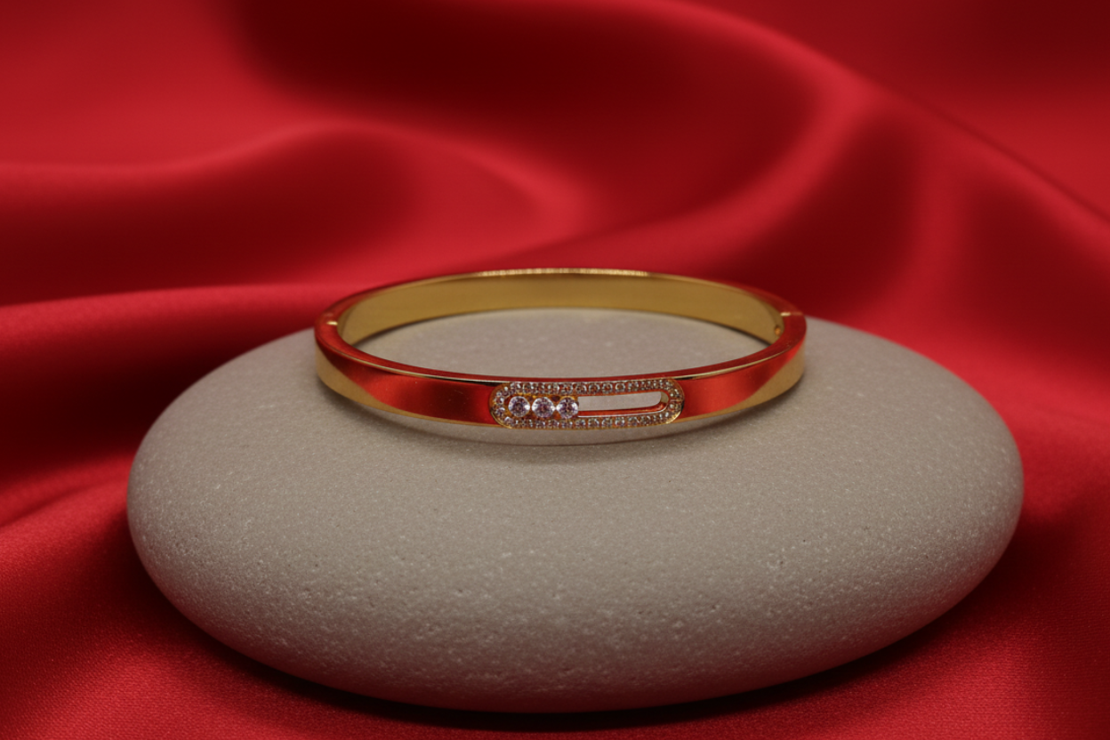 The Unity Link Statement Bangle (Free Size)