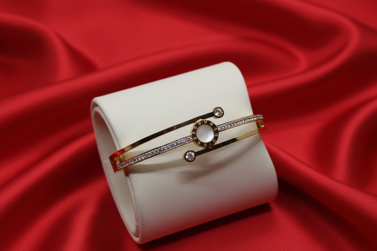 Mother-of-Pearl Focal Point bangle Bracelet (Free Size)