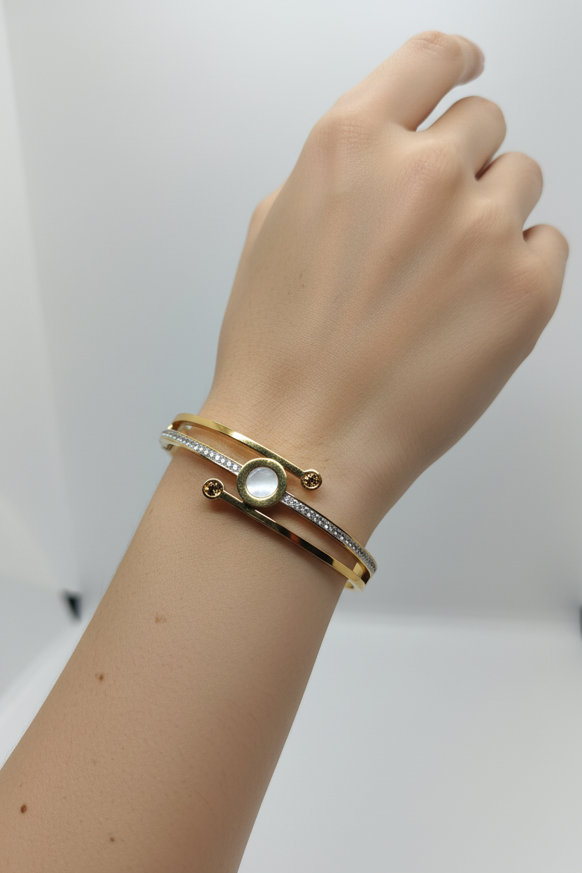 Mother-of-Pearl Focal Point bangle Bracelet (Free Size)