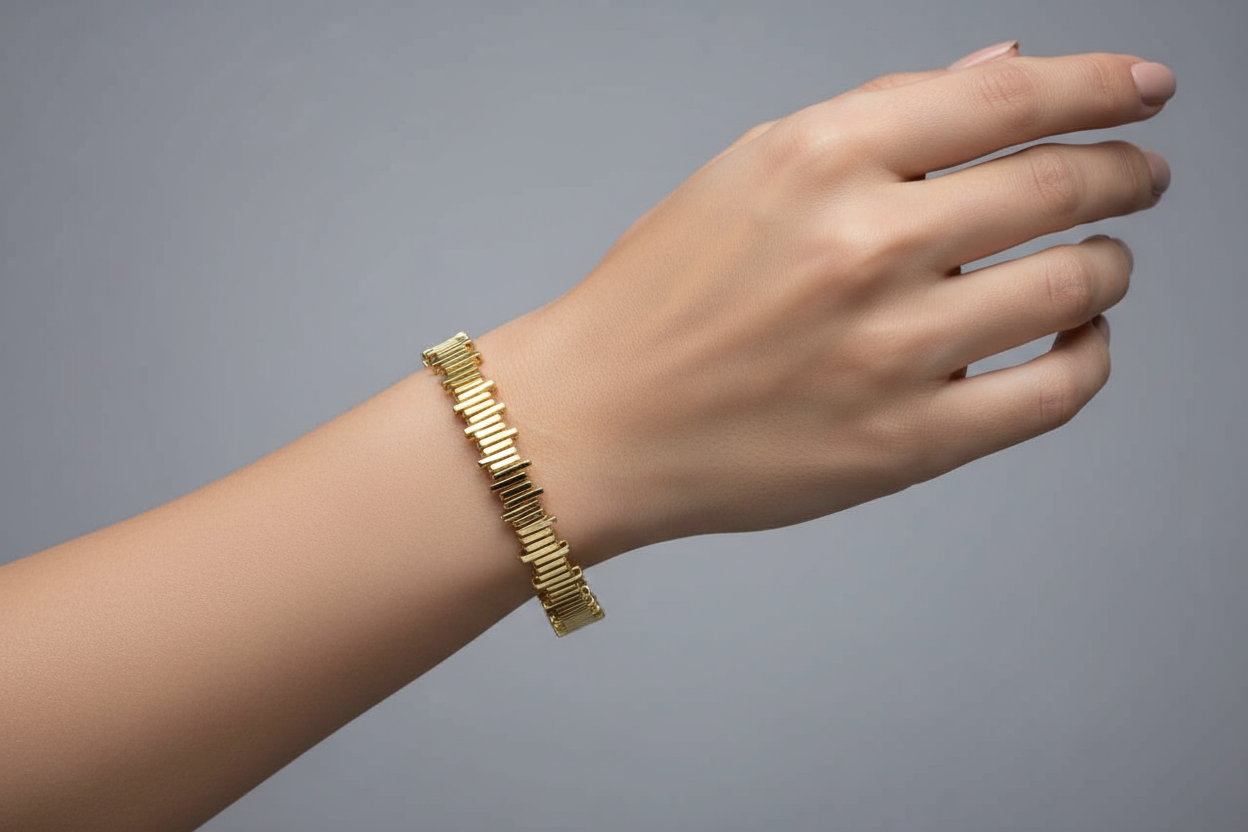 Glean Wave Golden Bangle Bracelet (FREE SIZE)