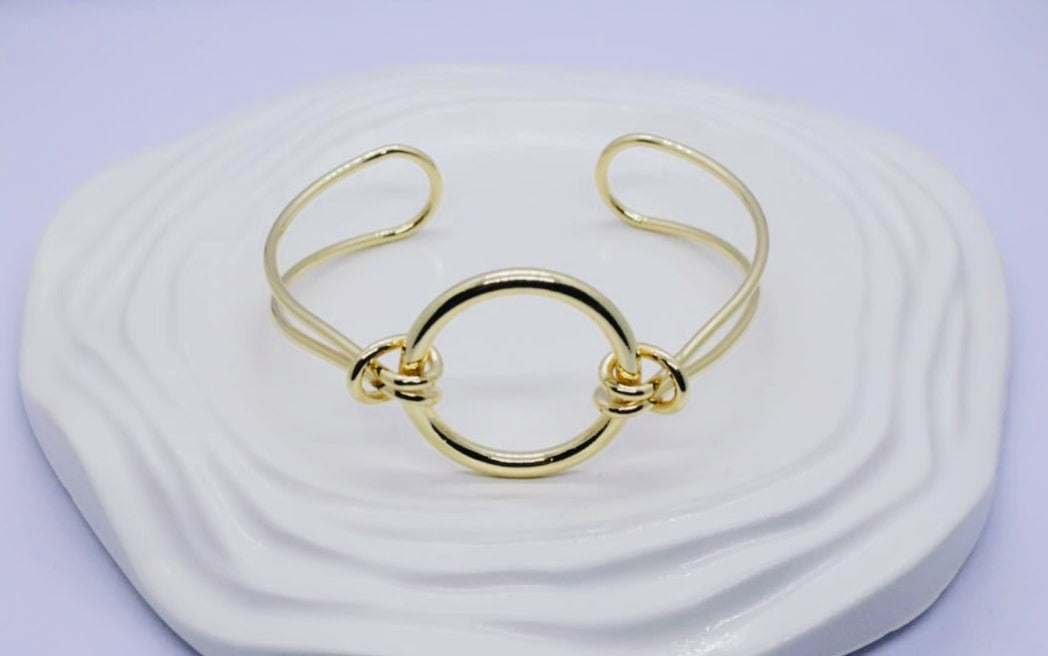 The Circlet Cuff Bangle Bracelet (FREE SIZE)