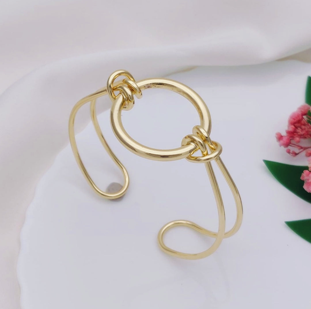The Circlet Cuff Bangle Bracelet (FREE SIZE)
