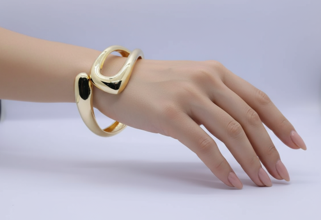 The Midas Curve Bangle Bracelet (FREE SIZE)